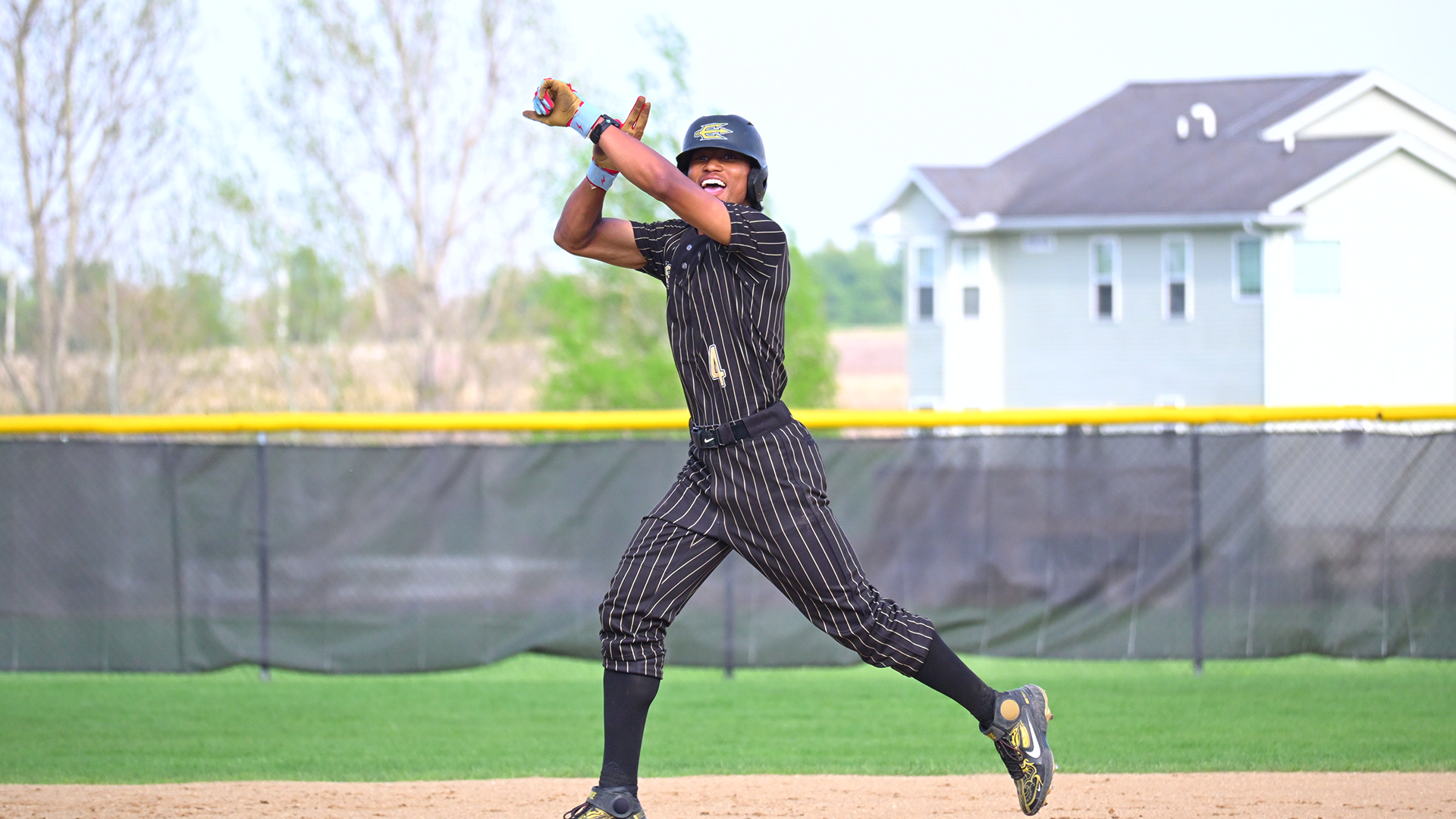 Eureka Cruises to Doubleheader Sweep of Maranatha Baptist