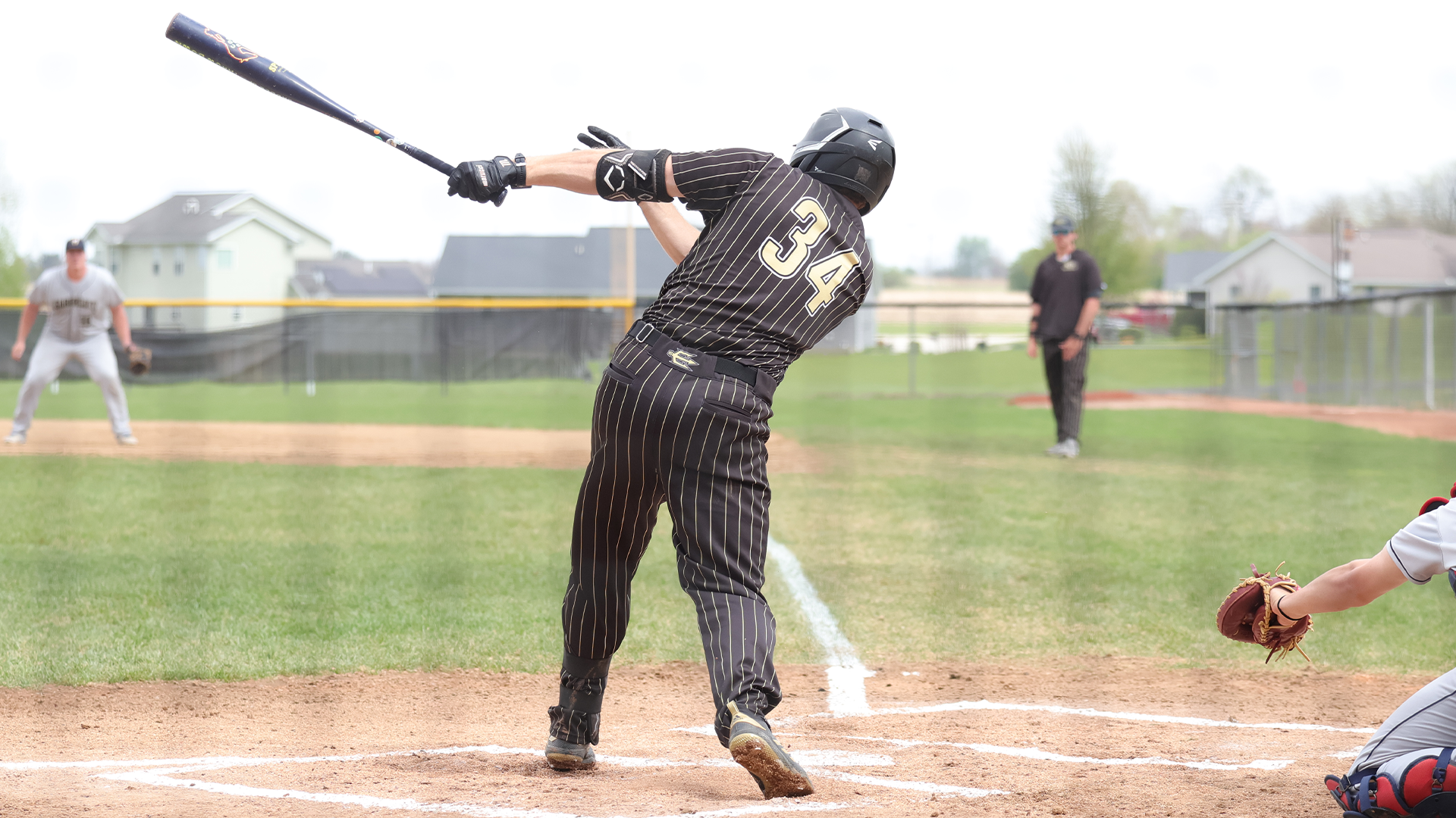Red Devils Come Up Short in Series Finale at MUW