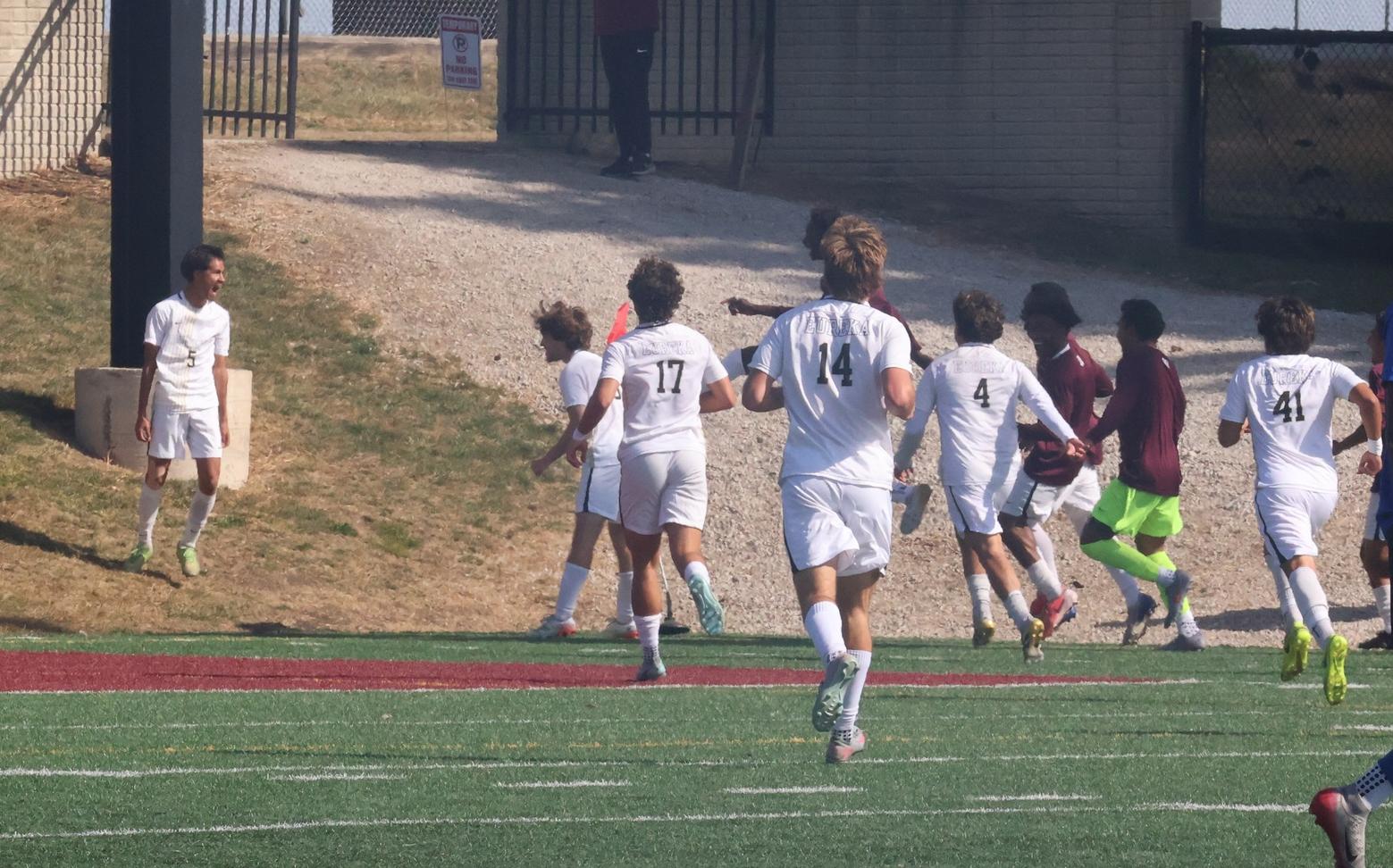 Red Devils Celebrate Senior Day with 4-1 Win Over Spalding